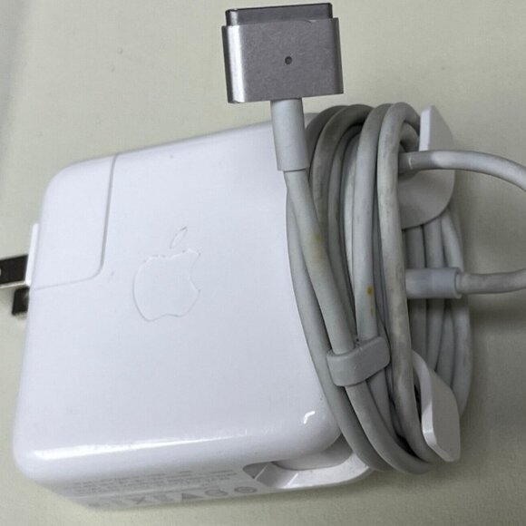 Apple Macbook Air 13" Silver Colour 2015 | i5 8GB RAM 128GB SSD with Charger - Picture 7 of 7